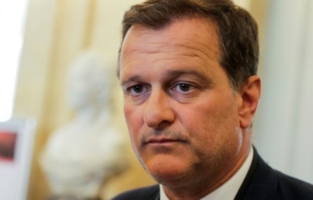 Assistants d'eurodéputés FN Louis Aliot mis en examen pour abus de confiance