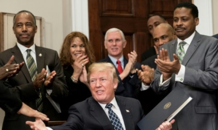 Trump visé par un déluge de condamnations après ses propos racistes