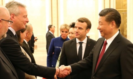 Exhortations et mises en garde: Le Maire sur une ligne de crête diplomatique